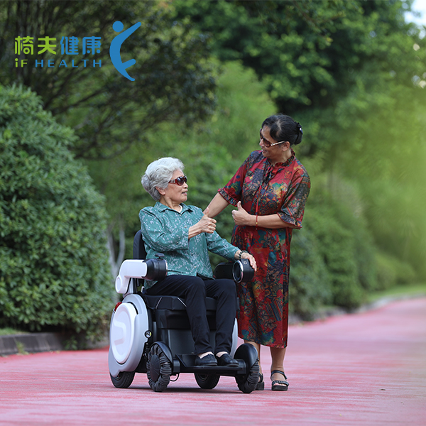 Pourquoi le fauteuil roulant électrique intelligent est-il l'outil de mobilité le plus sûr pour les personnes âgées?